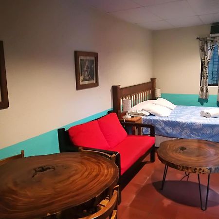 Hostal Harvest House Leon Bagian luar foto