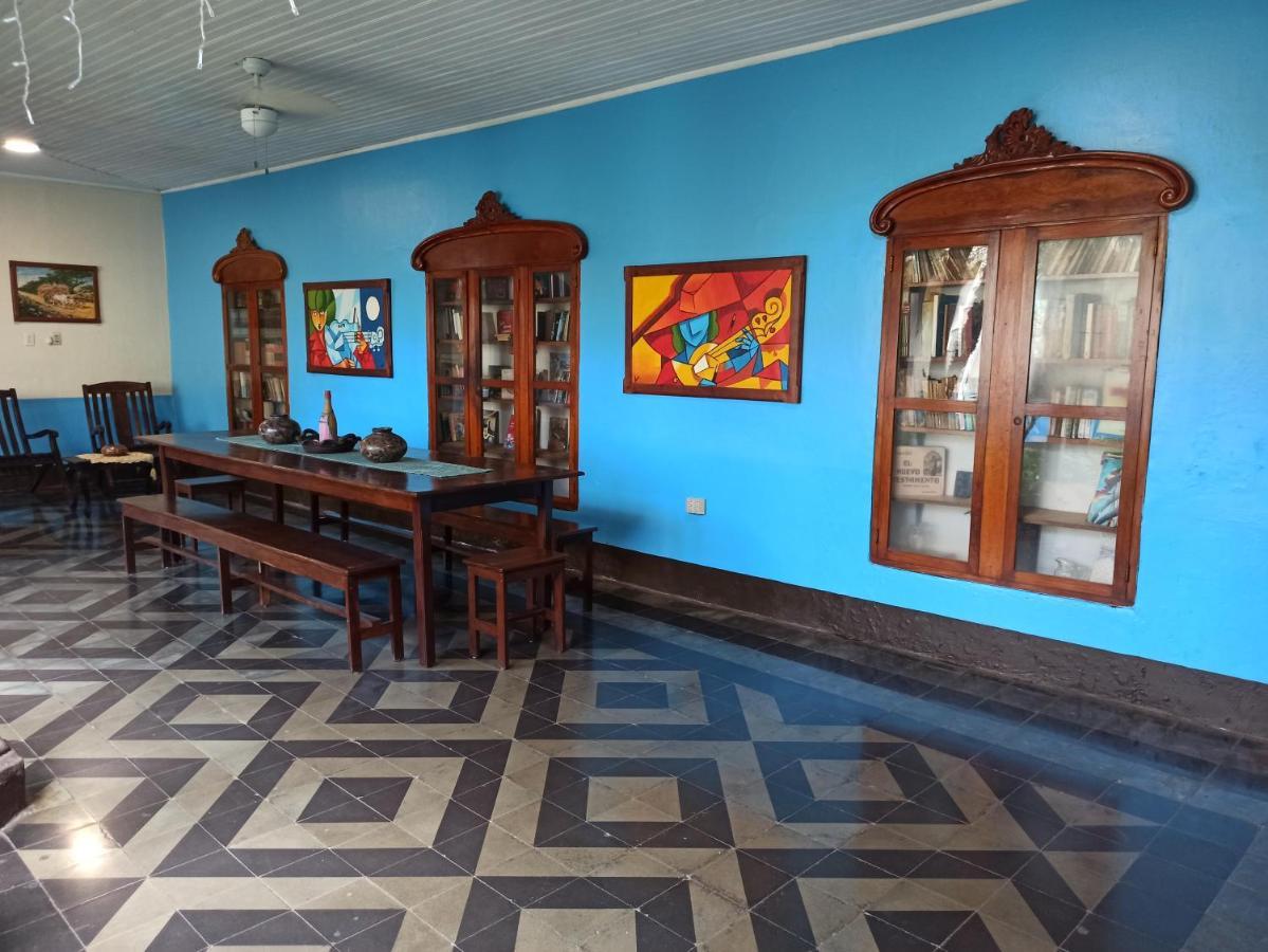 Hostal Harvest House Leon Bagian luar foto