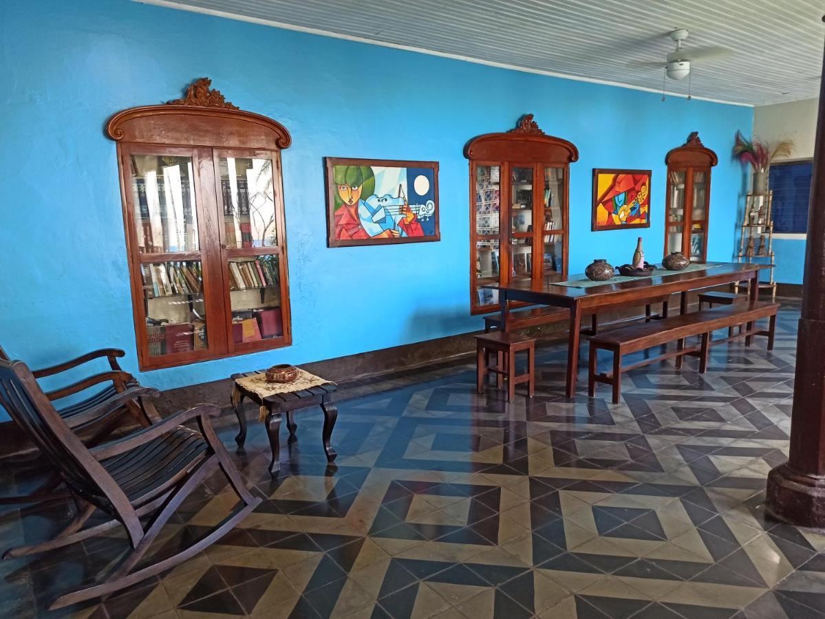 Hostal Harvest House Leon Bagian luar foto