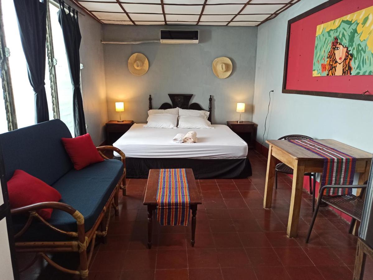 Hostal Harvest House Leon Bagian luar foto