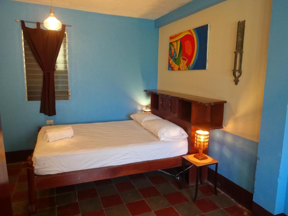 Hostal Harvest House Leon Bagian luar foto