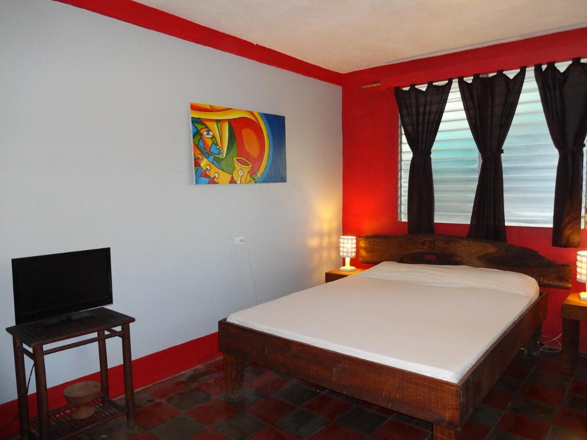 Hostal Harvest House Leon Bagian luar foto