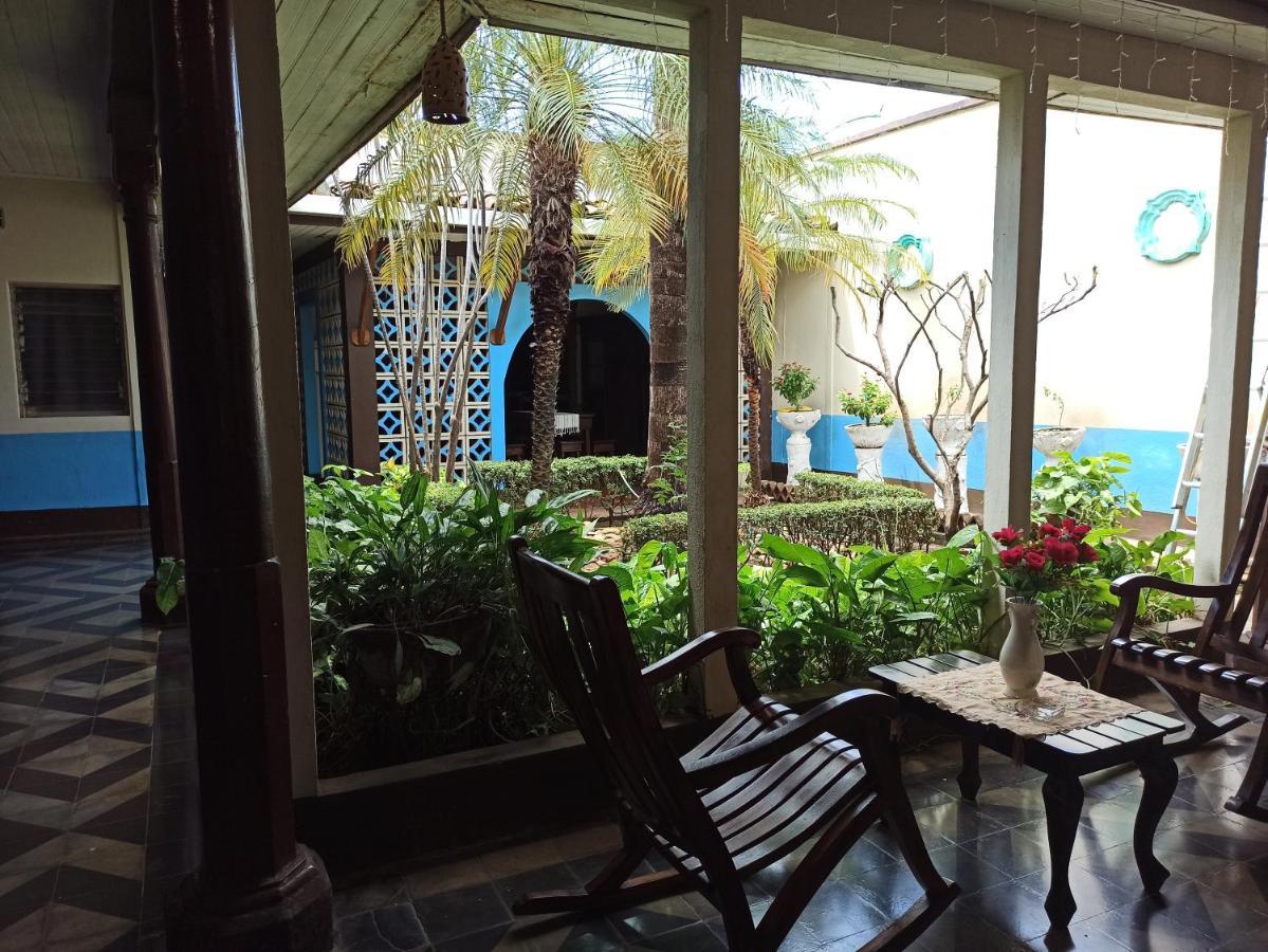 Hostal Harvest House Leon Bagian luar foto