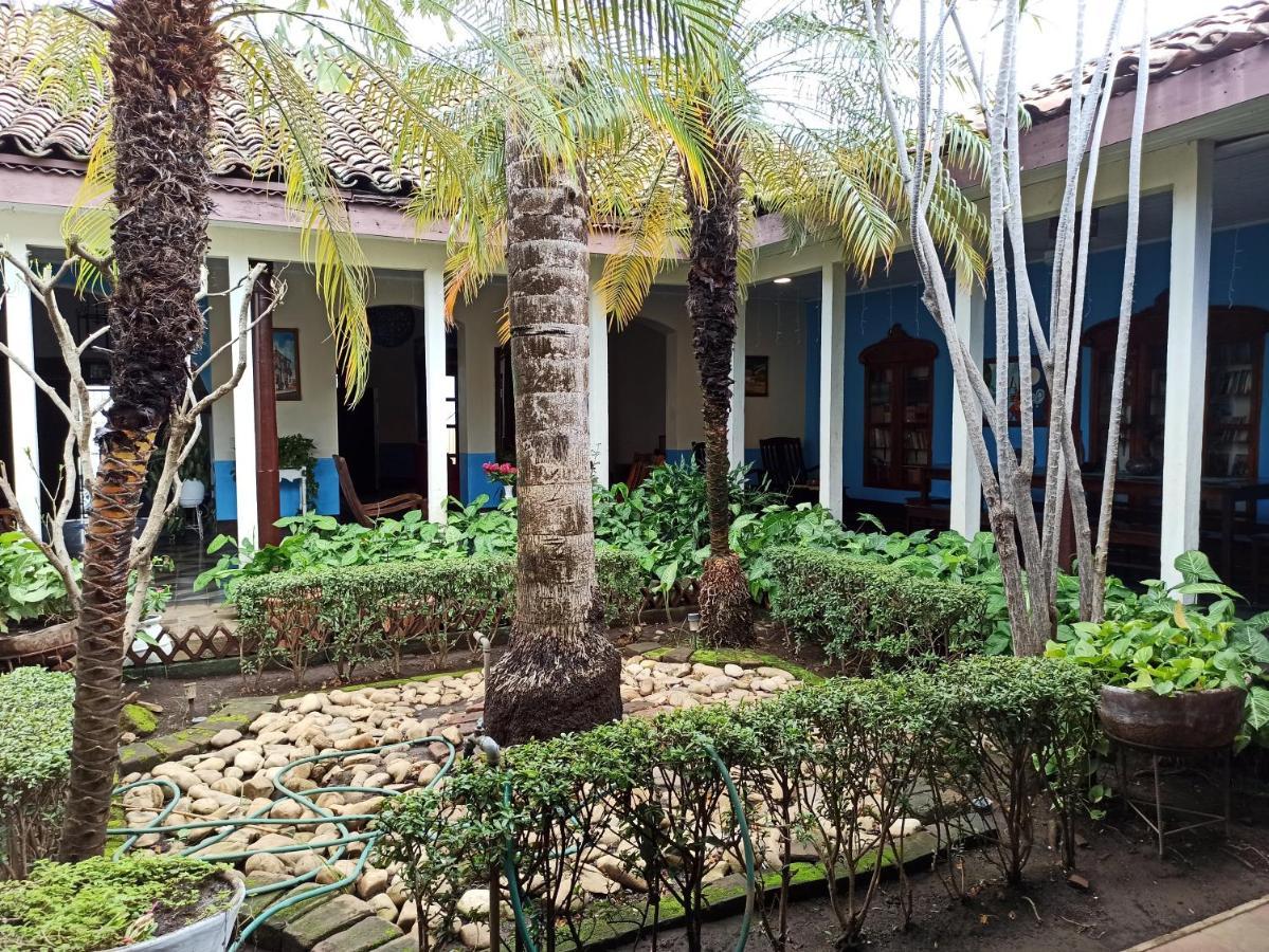 Hostal Harvest House Leon Bagian luar foto