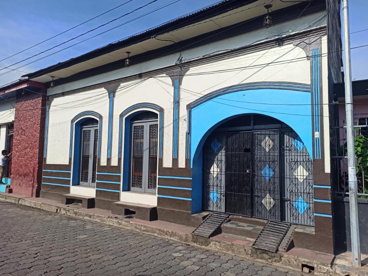 Hostal Harvest House Leon Bagian luar foto