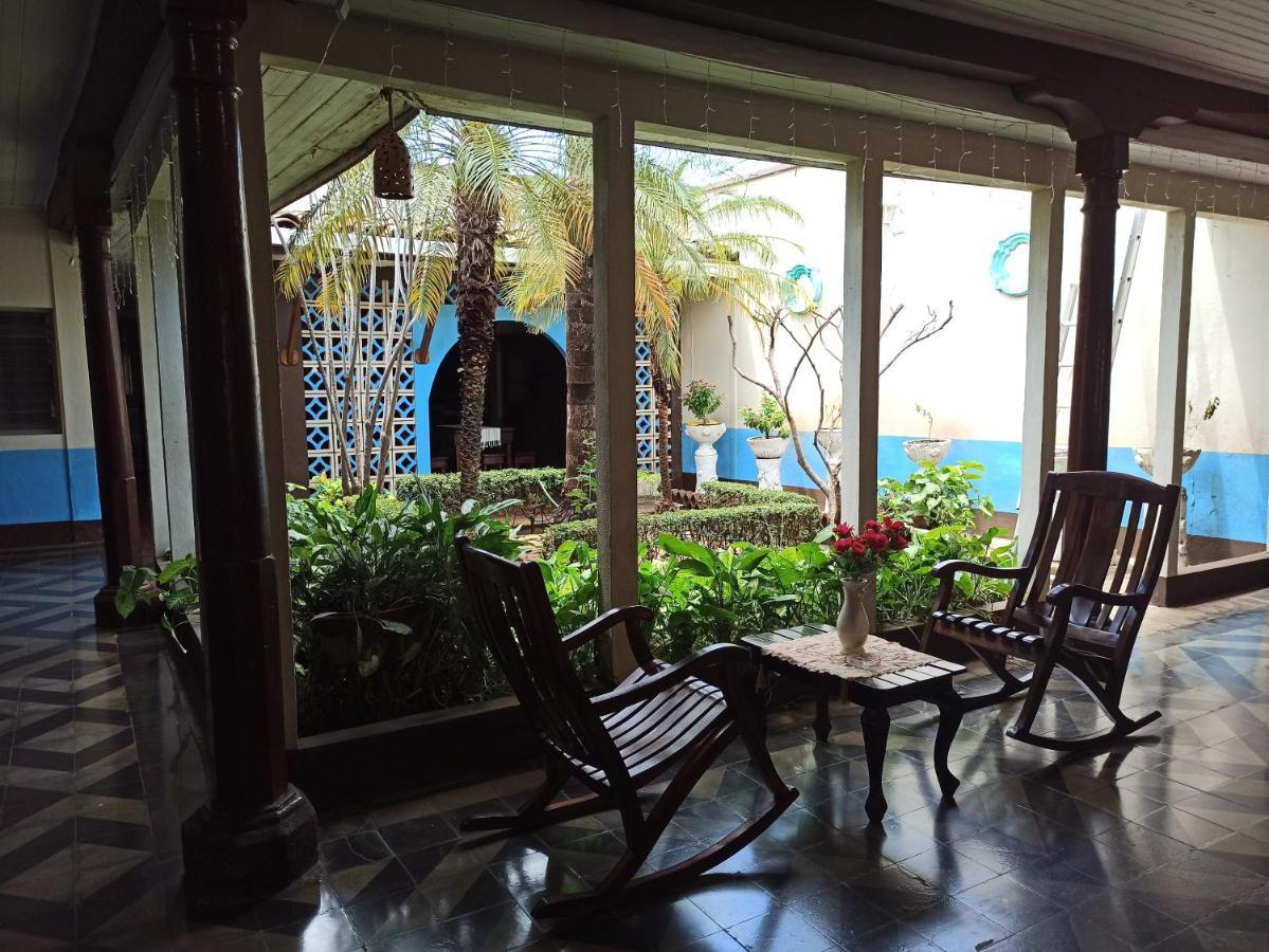 Hostal Harvest House Leon Bagian luar foto