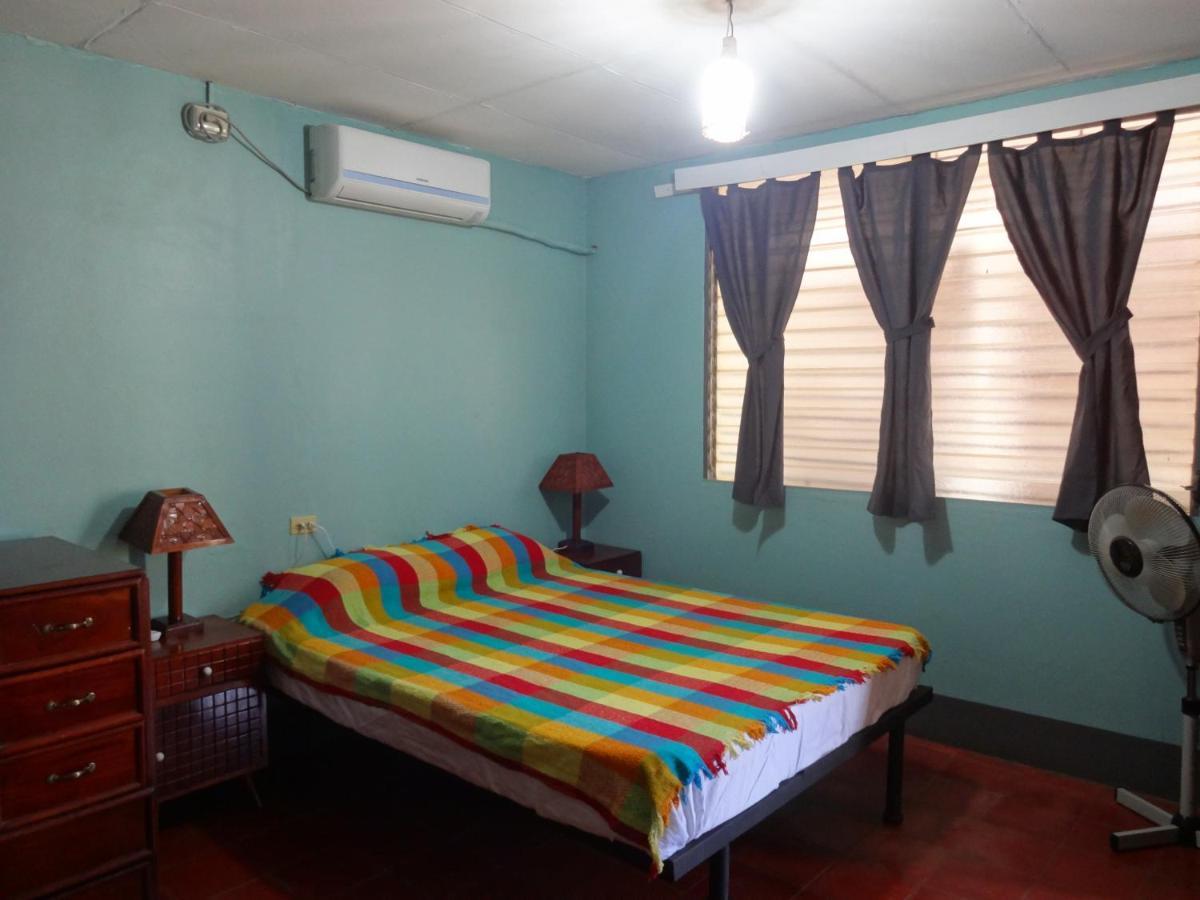 Hostal Harvest House Leon Bagian luar foto