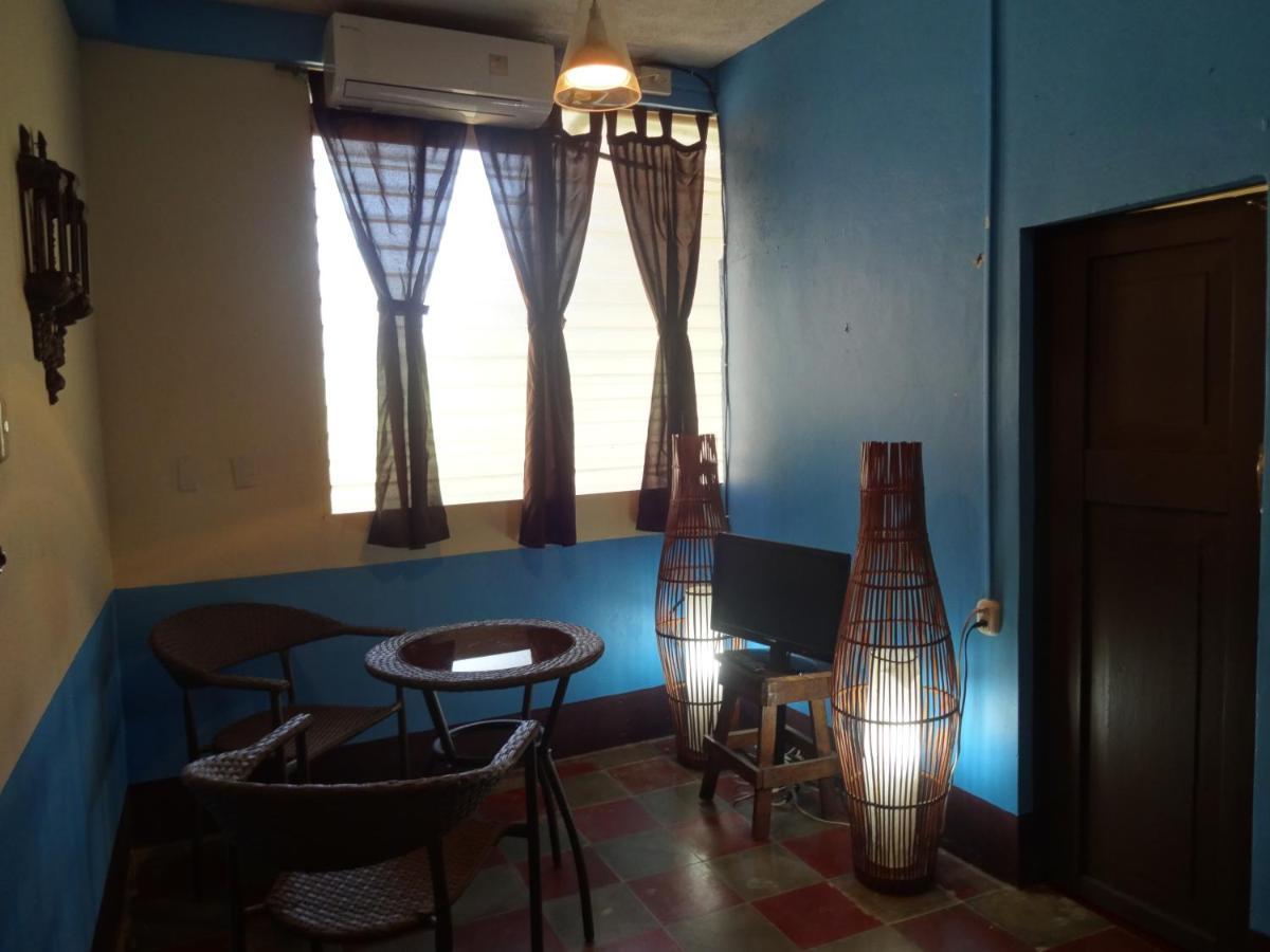 Hostal Harvest House Leon Bagian luar foto