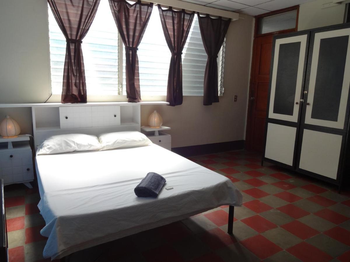 Hostal Harvest House Leon Bagian luar foto