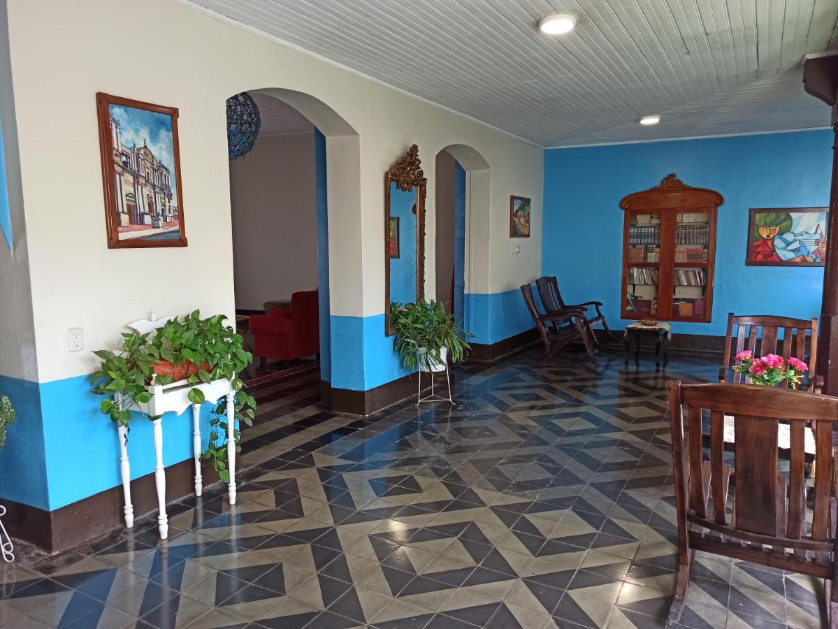 Hostal Harvest House Leon Bagian luar foto