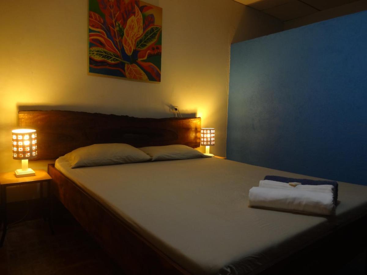 Hostal Harvest House Leon Bagian luar foto