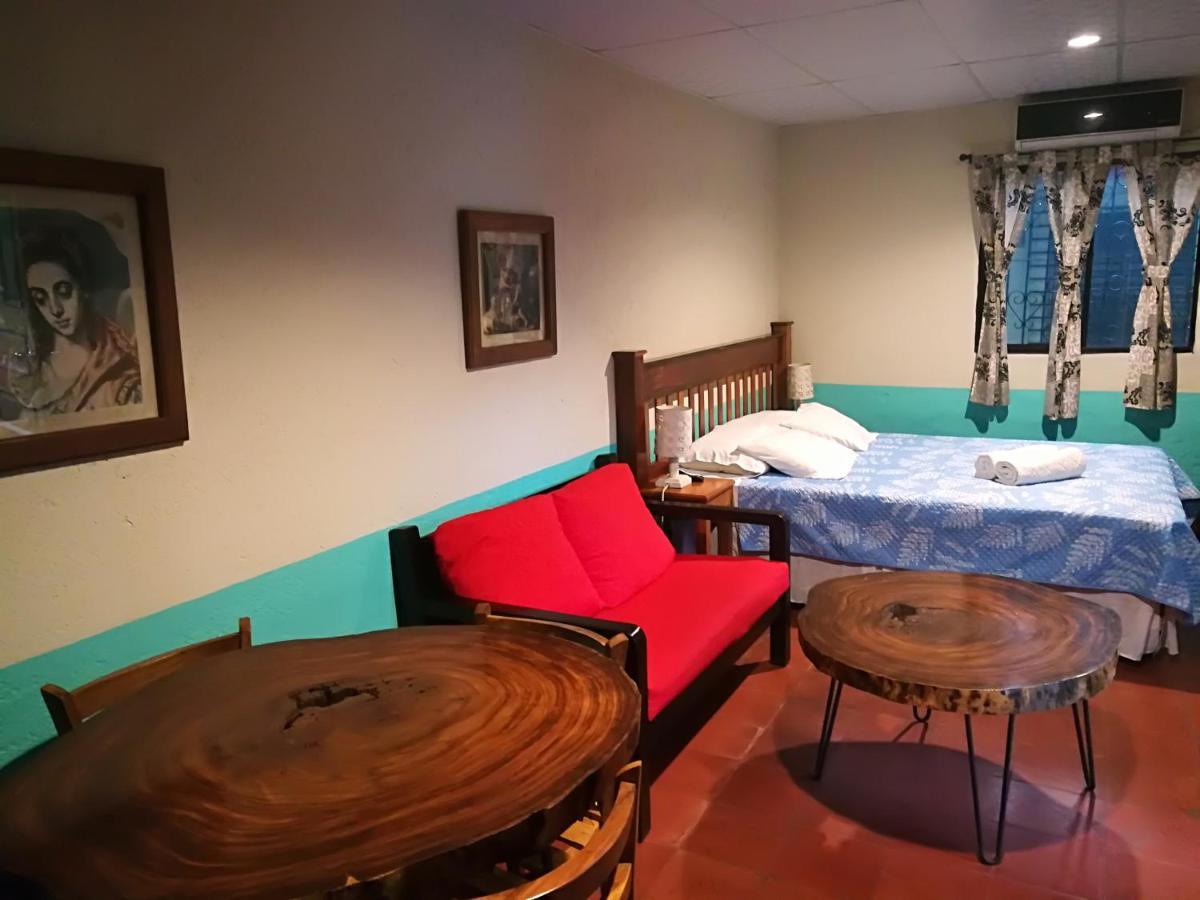 Hostal Harvest House Leon Bagian luar foto