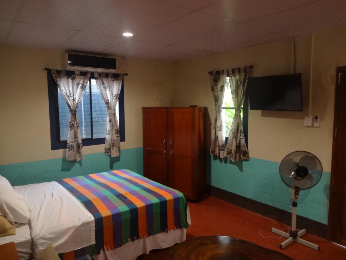 Hostal Harvest House Leon Bagian luar foto